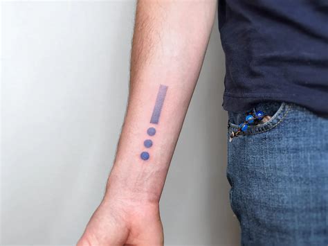 Tatuaggi piccoli per uomo: 20+ idee per trovare。